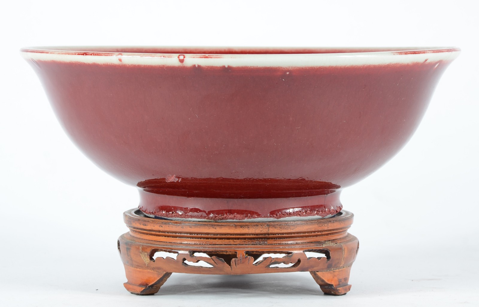 Bowl de porcelana chinesa "sangue de boi", base de madeira. - foto 2 de 5