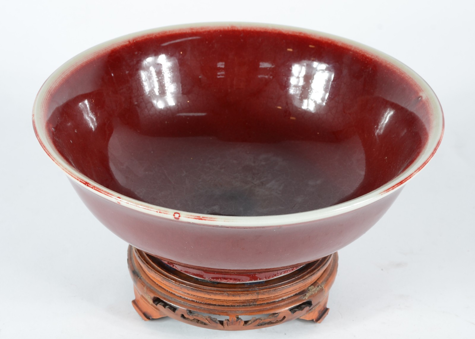 Bowl de porcelana chinesa "sangue de boi", base de madeira. - foto 3 de 5