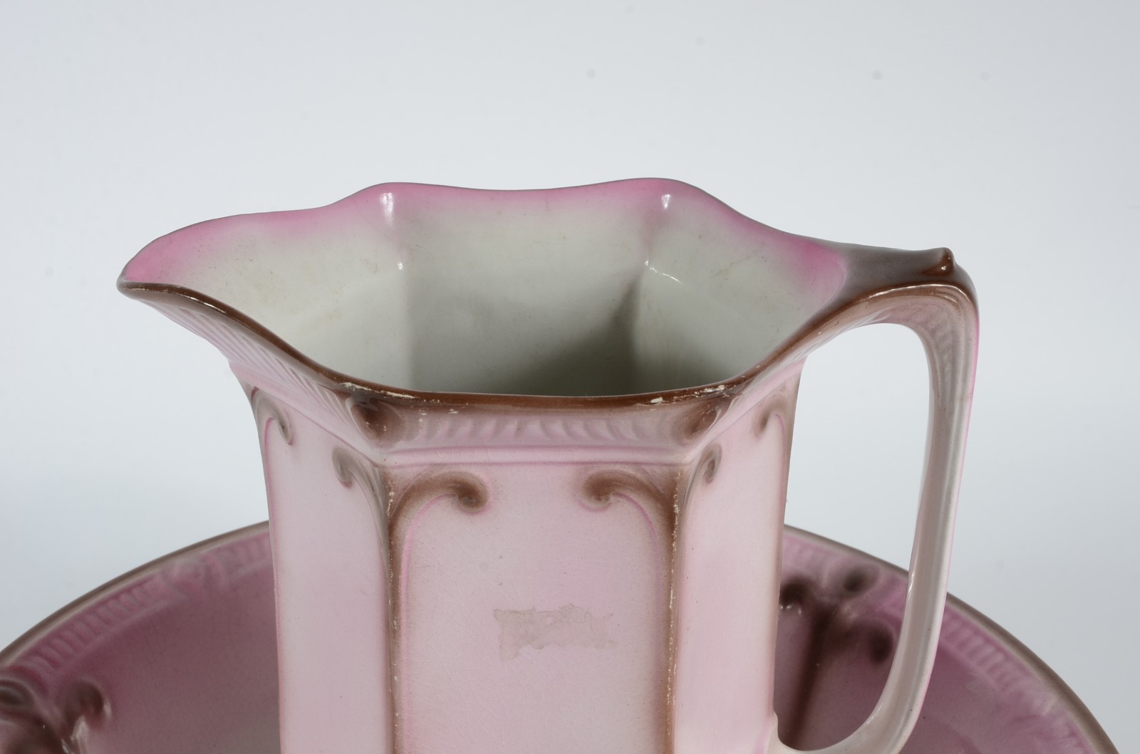 Gomil com bacia de cerâmica J&G Meakin na cor rosa, estilo Art Deco... - foto 5 de 10