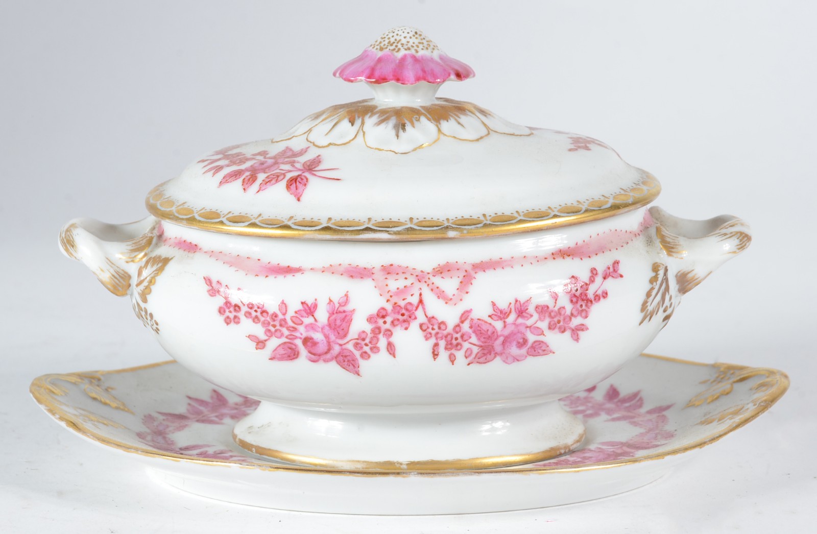 Pequena sopeira com presentoir de porcelana São Caetano, decorada com... - foto 1 de 5