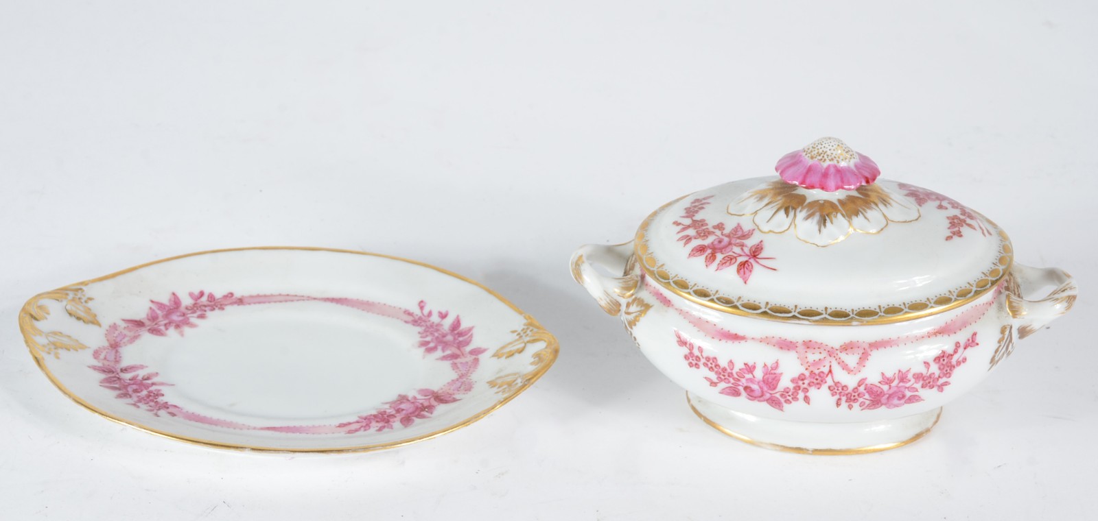 Pequena sopeira com presentoir de porcelana São Caetano, decorada com... - foto 3 de 5