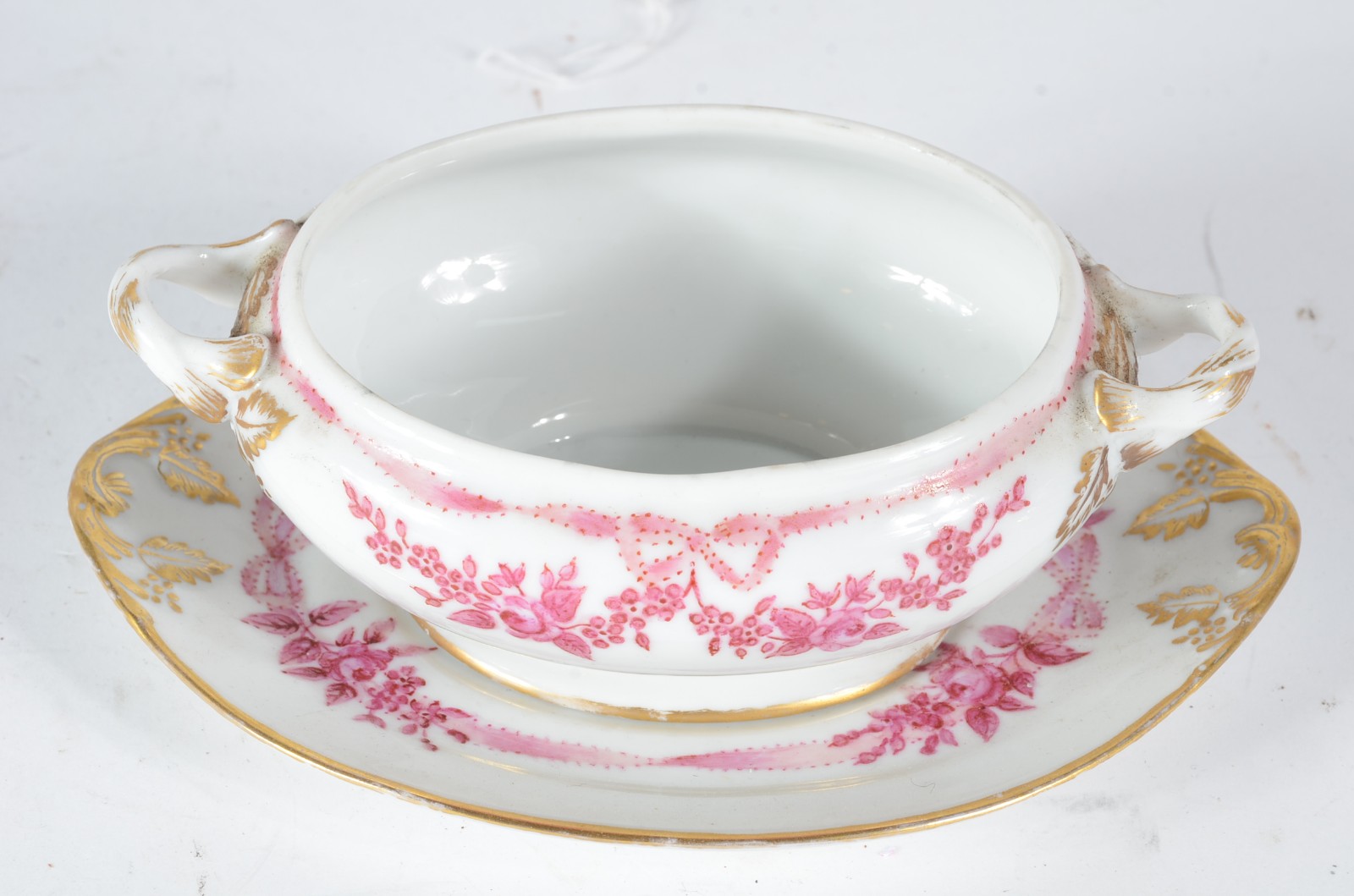 Pequena sopeira com presentoir de porcelana São Caetano, decorada com... - foto 4 de 5