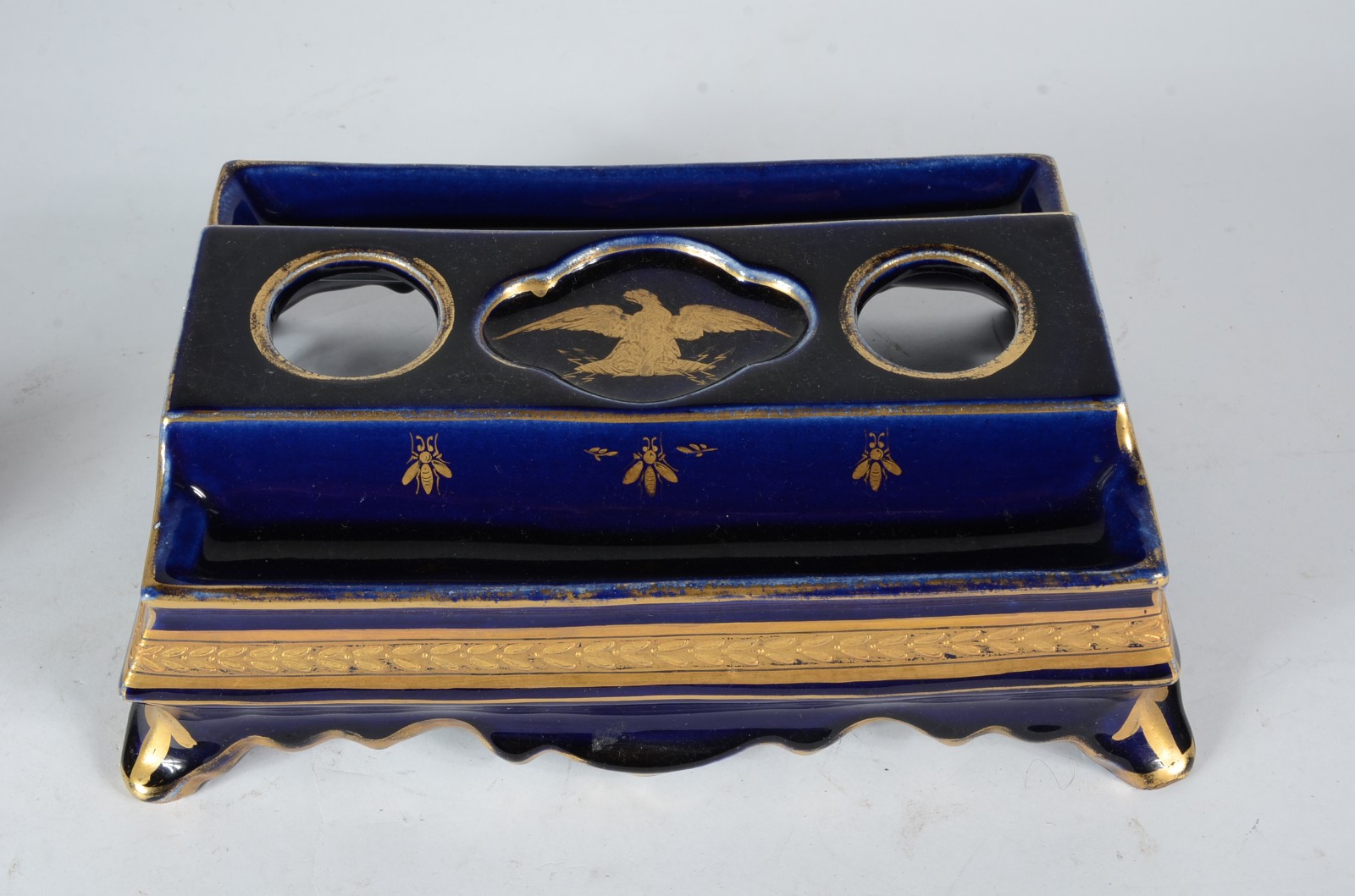 Tinteiro de porcelana francesa azul cobalto com realces dourados... - foto 4 de 5