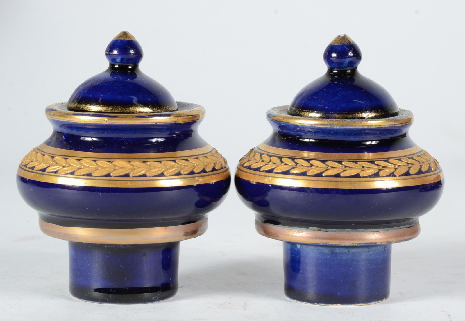 Tinteiro de porcelana francesa azul cobalto com realces dourados... - foto 5 de 5