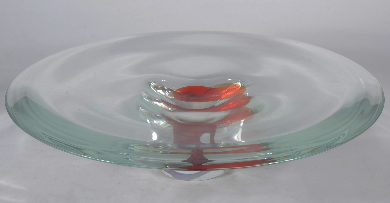 Centro de mesa de murano. Assinado. Pequenos bicados na base. - foto 4 de 8