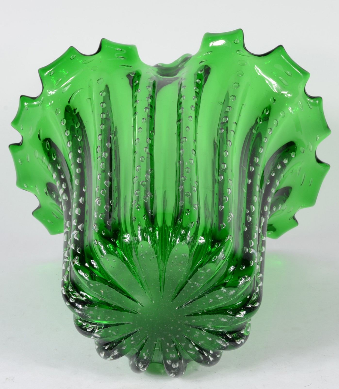 Vaso de murano verde trabalhado em gomos, borda recortada. - foto 5 de 5