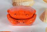 Conjunto de cerâmica na cor laranja composto de... - Conjunto de cerâmica na cor laranja composto de sopeira, molheira e 14 recipientes para casquinha de siri e 22 conchas para coquille. Total: 36 ...