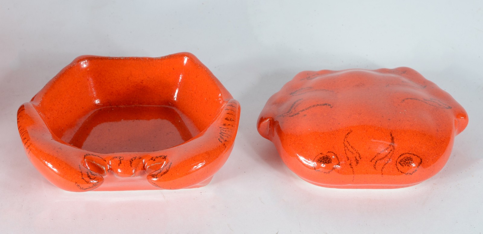 Conjunto de cerâmica na cor laranja composto de sopeira, molheira e... - foto 9 de 11