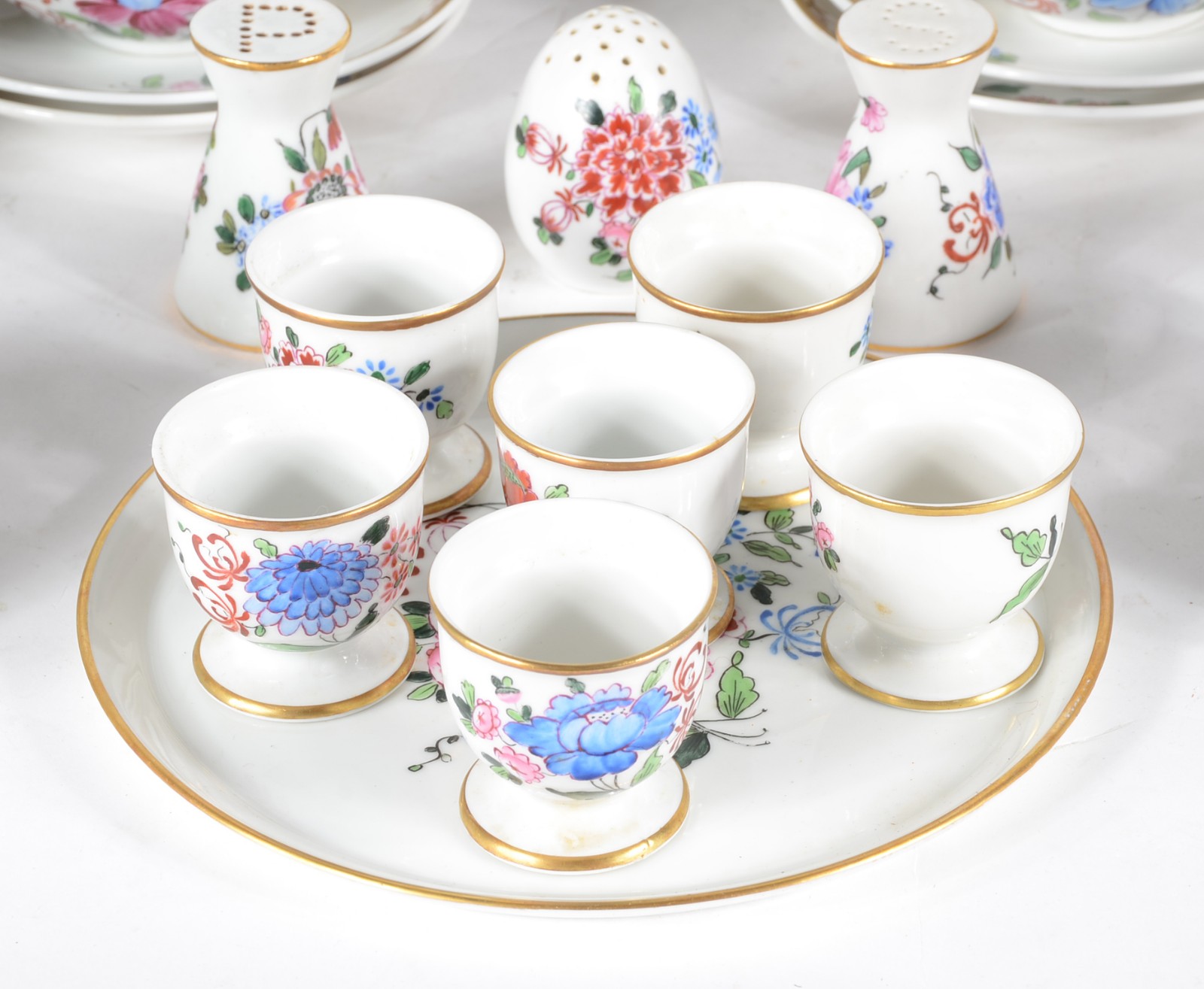 Aparelho de jantar de porcelana Mauá, pintada á mão com flores em... - foto 4 de 10