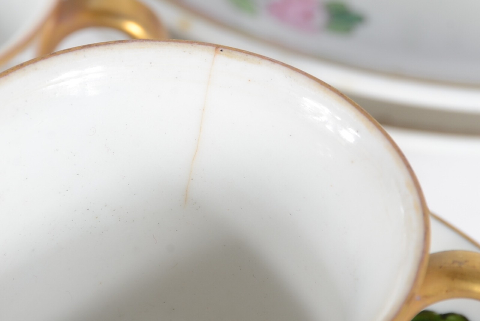 Aparelho de jantar de porcelana Mauá, pintada á mão com flores em... - foto 7 de 10