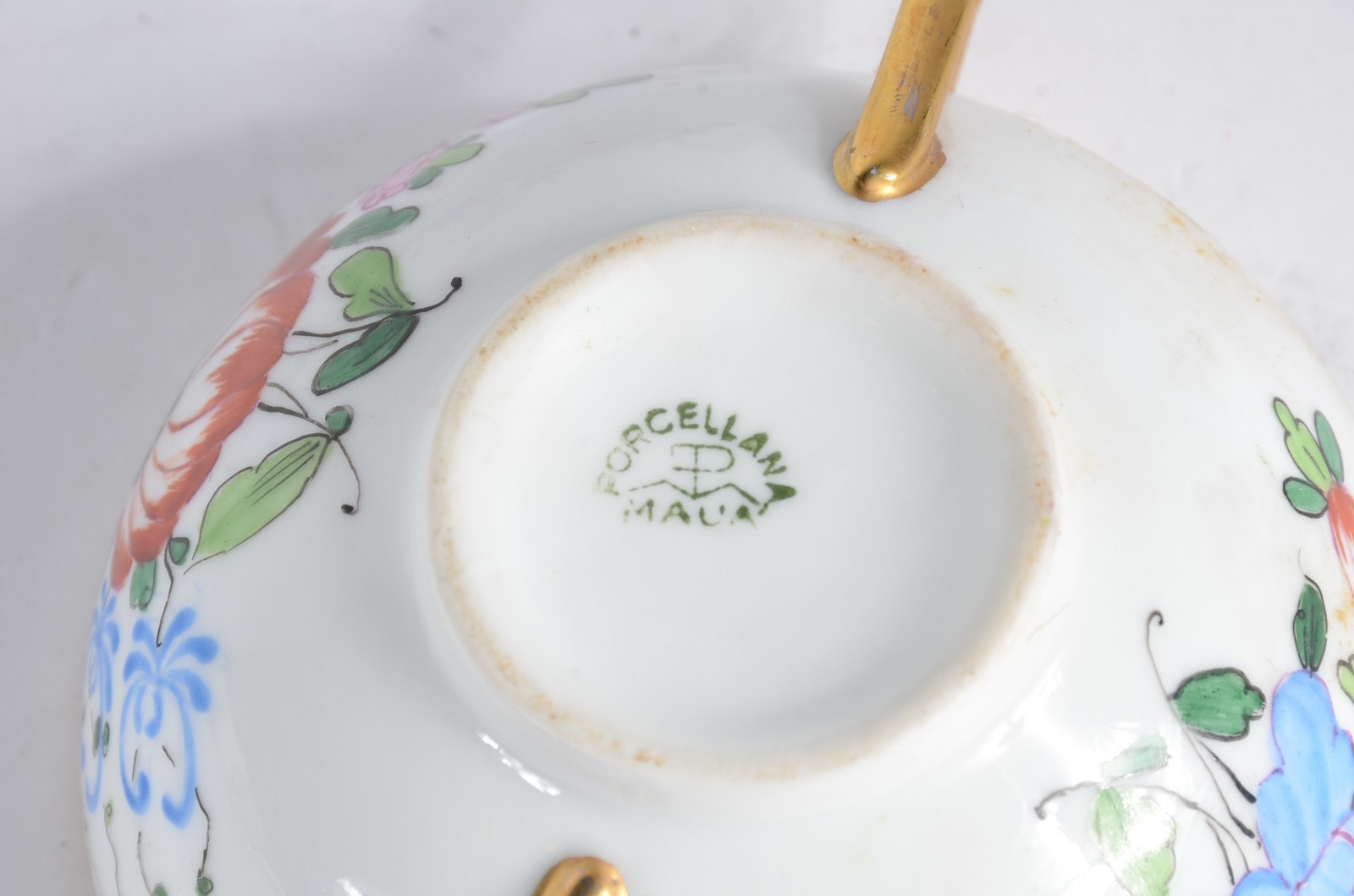 Aparelho de jantar de porcelana Mauá, pintada á mão com flores em... - foto 8 de 10