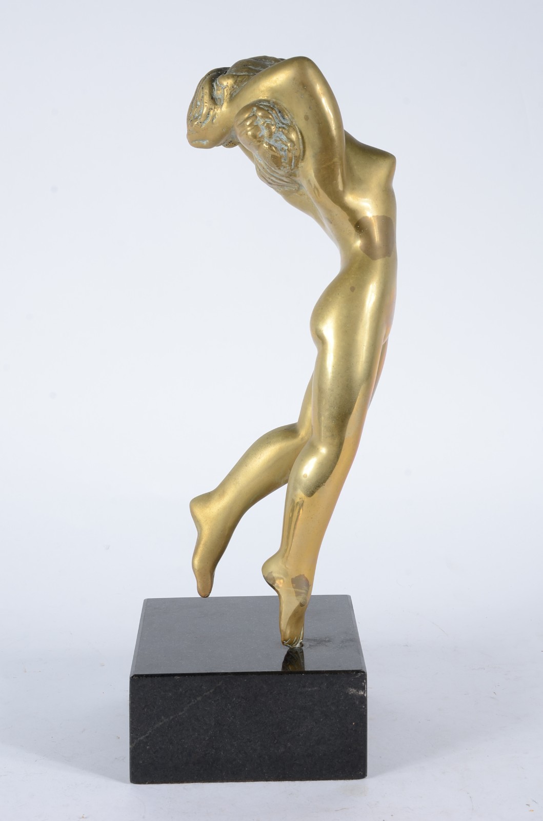 Duas peças, sendo: escultura de bronze sem assinatura e um cinzeiro... - foto 5 de 9