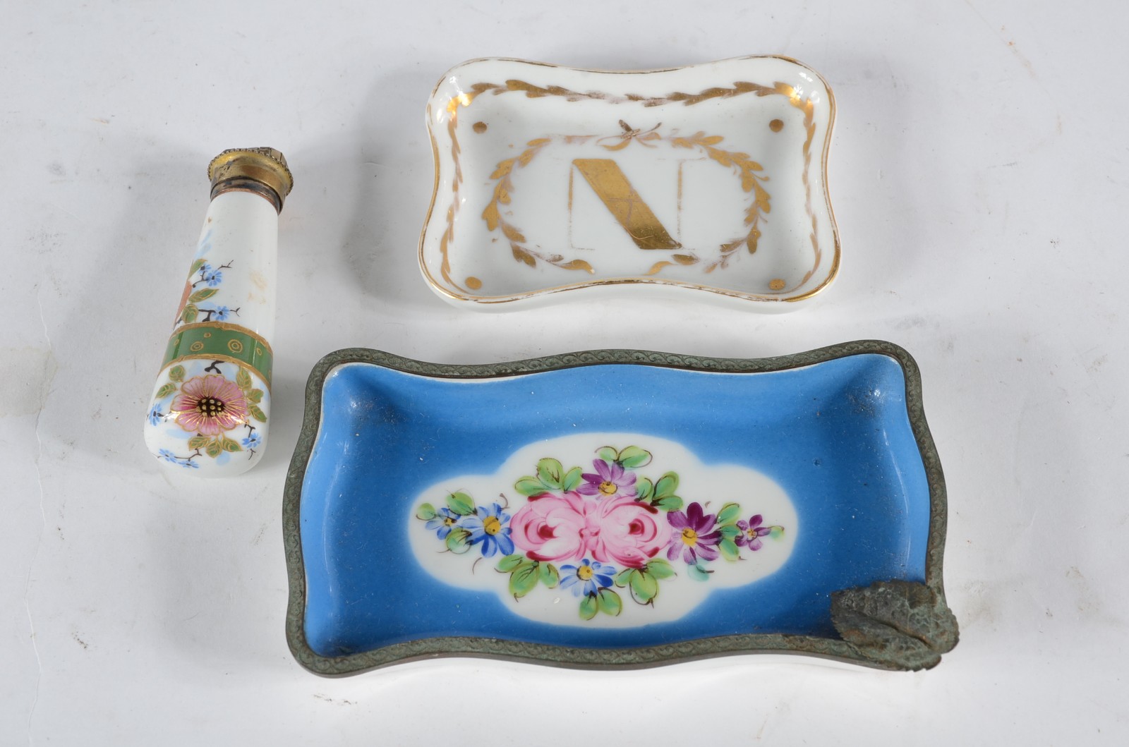 Onze pequenas peças de porcelana diversas procedências. - foto 6 de 11