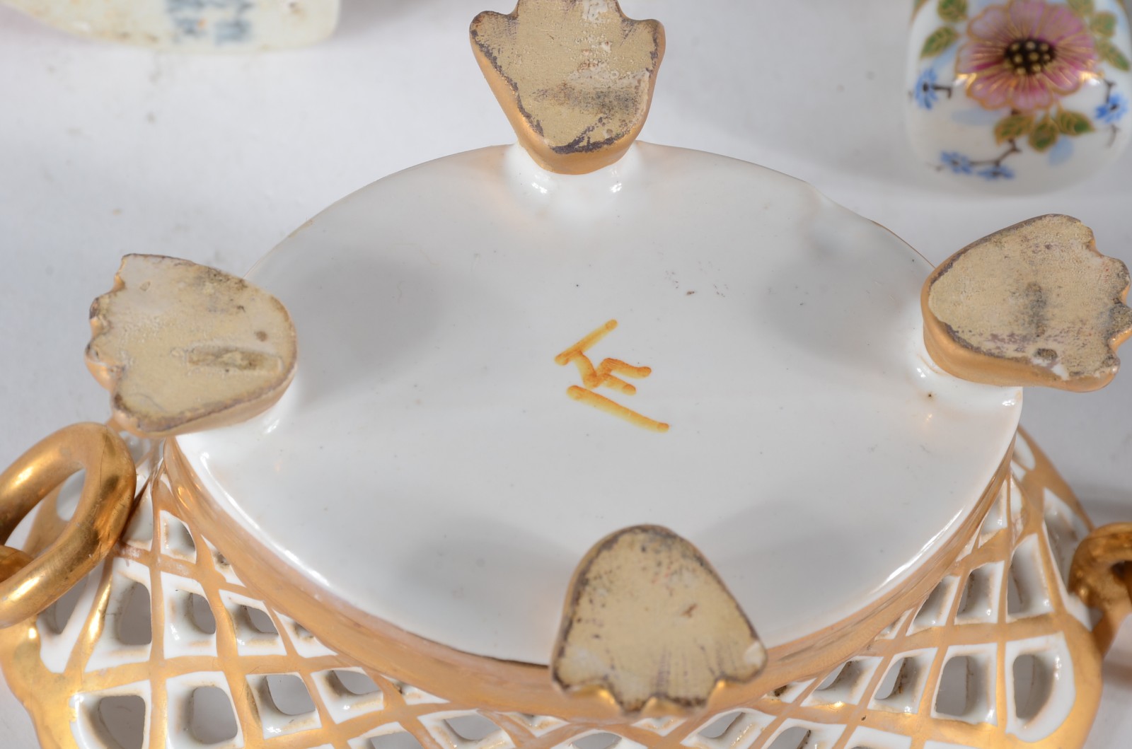 Onze pequenas peças de porcelana diversas procedências. - foto 11 de 11
