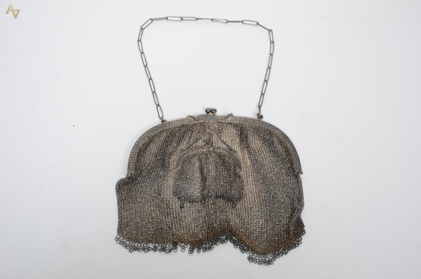 Bolsa e porta níqueis de malha de prata. Medidas 20 x 16 cm - Peso...