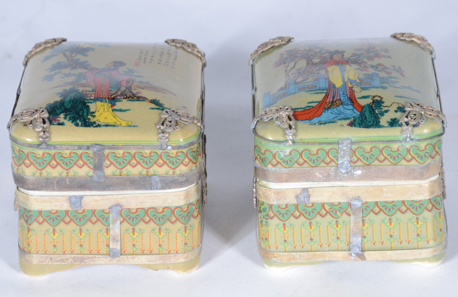 Porta anéis de porcelana oriental, tampas decoradas com gueixas em... - foto 1 de 7