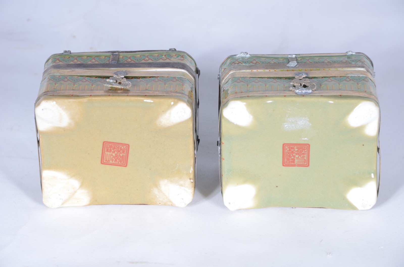 Porta anéis de porcelana oriental, tampas decoradas com gueixas em... - foto 6 de 7