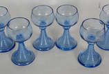 Conjunto para vinho com 6 cálices  na cor azul,... - Conjunto para vinho com 6 cálices  na cor azul, pés em gomos crescentes.