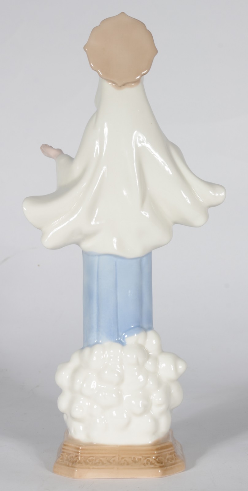 Escultura de porcelana policromada representando Virgem Maria. - foto 5 de 6
