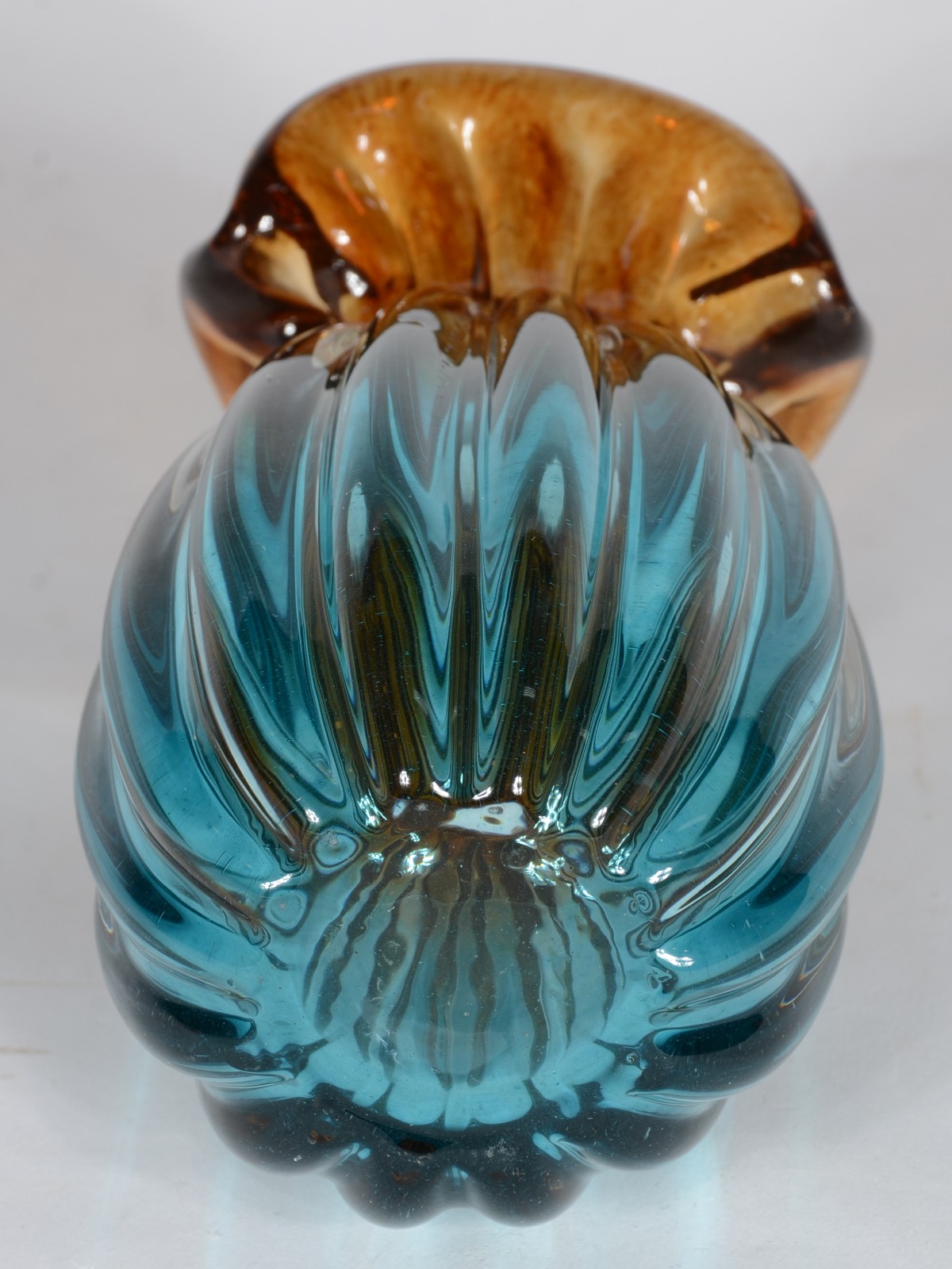 Vaso de vidro decorativo na cor azul e âmbar, detalhes em gomos e... - foto 5 de 5