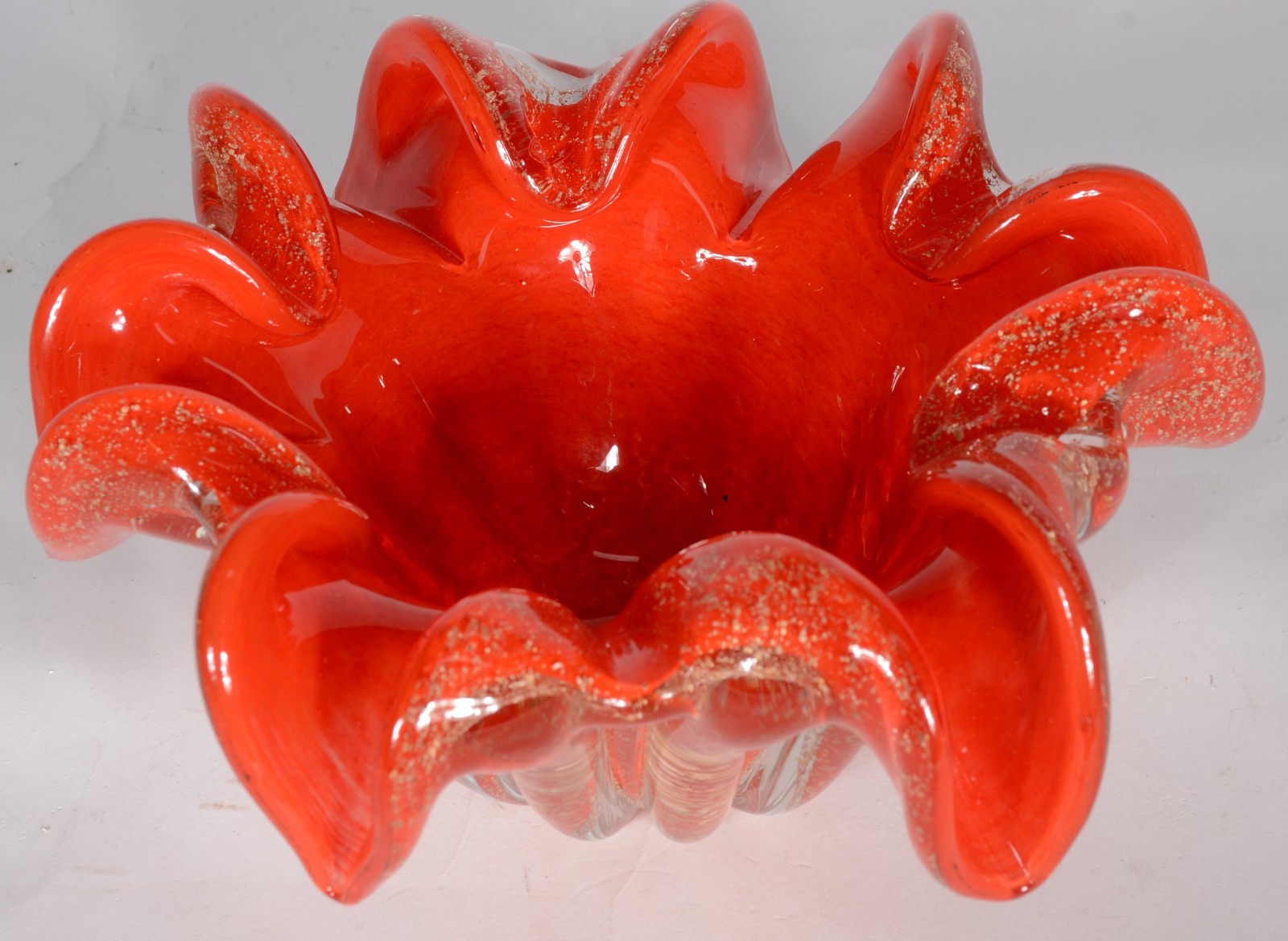 Bowl de vidro decorativo na cor laranja com pó de ouro, borda feitio... - foto 2 de 4
