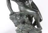 Rodolfo Bernardelli (1852-1931), Figura feminina - Escultura de bronze patinado.