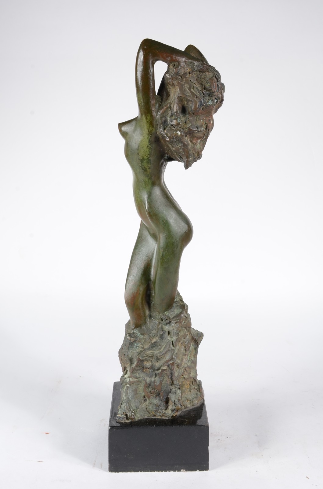 Escultura de bronze patinado representando figura feminina, base de... - foto 4 de 5