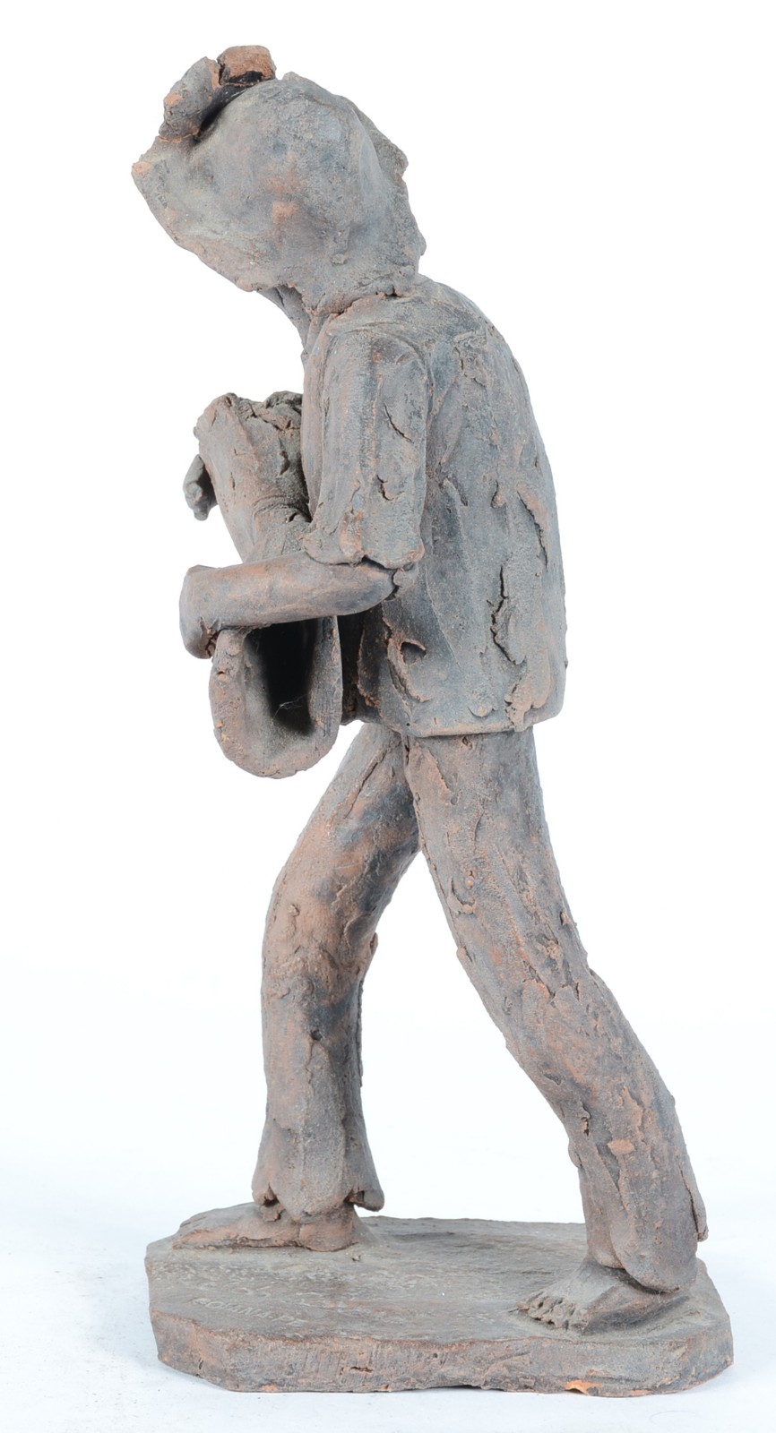 Escultura de barro cozido representando figura masculina. Goiana - PE. - foto 4 de 7