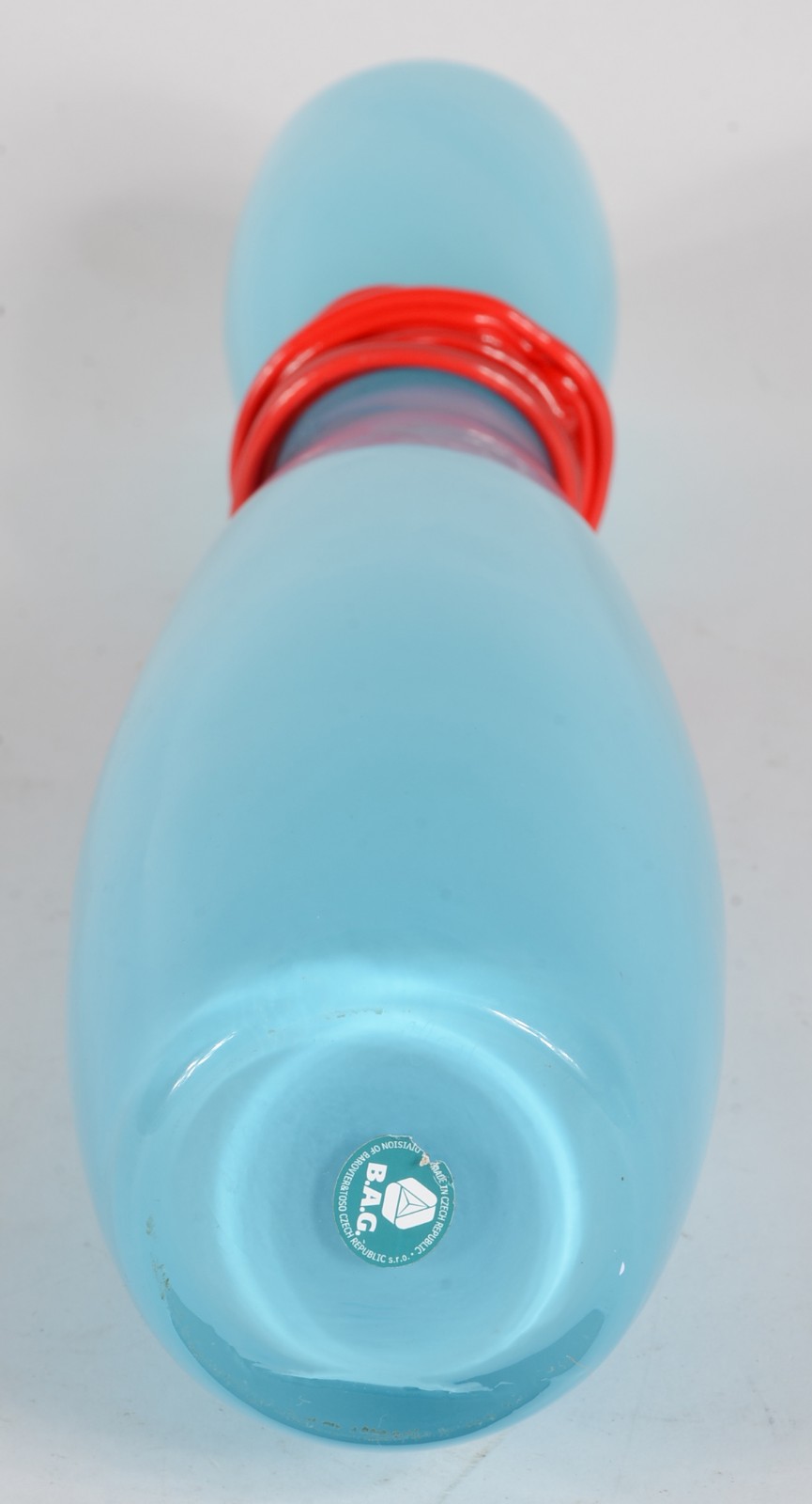 Vaso solitário em vidro de murano azul com detalhes em vermelho... - foto 4 de 5