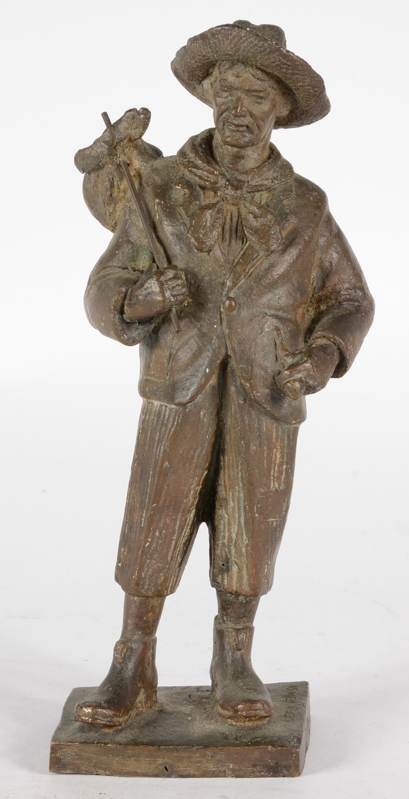 Escultura de bronze representando figura masculina "gaúcho" - foto 1 de 6