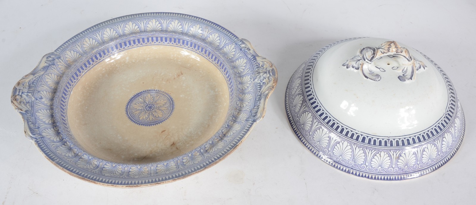 Quatro peças de porcelana de diversas procedências, sendo: fruteira... - foto 4 de 10