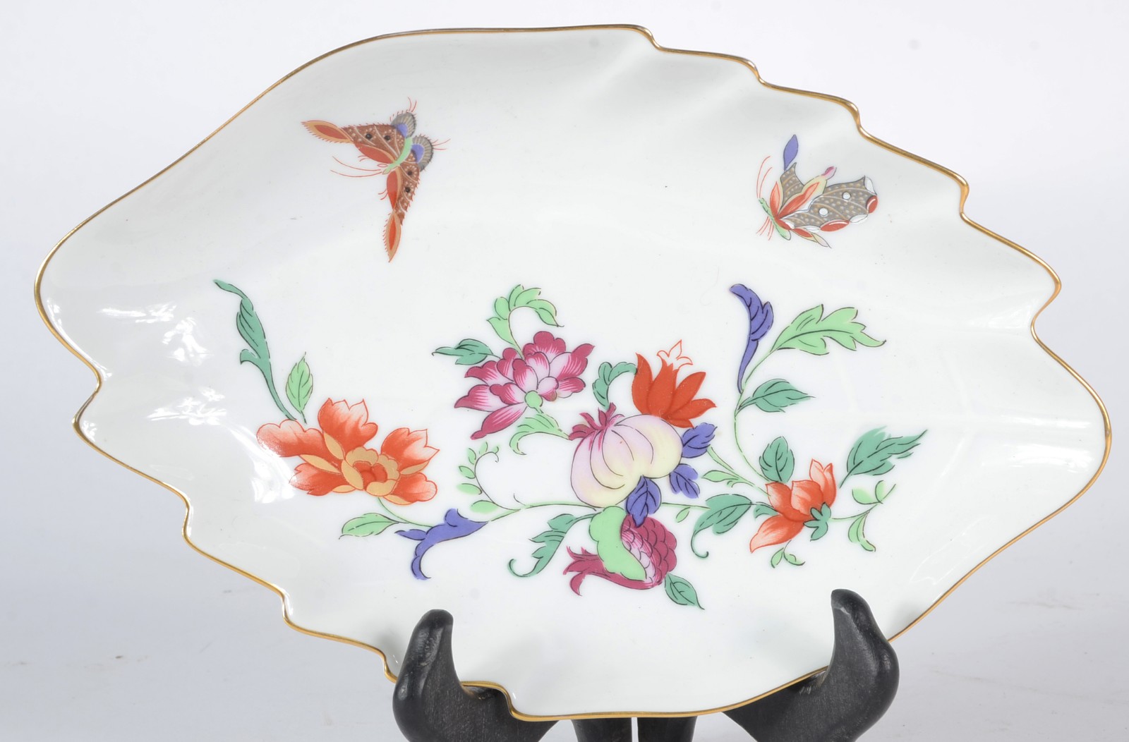 Quatro peças de porcelana de diversas procedências, sendo: fruteira... - foto 6 de 10