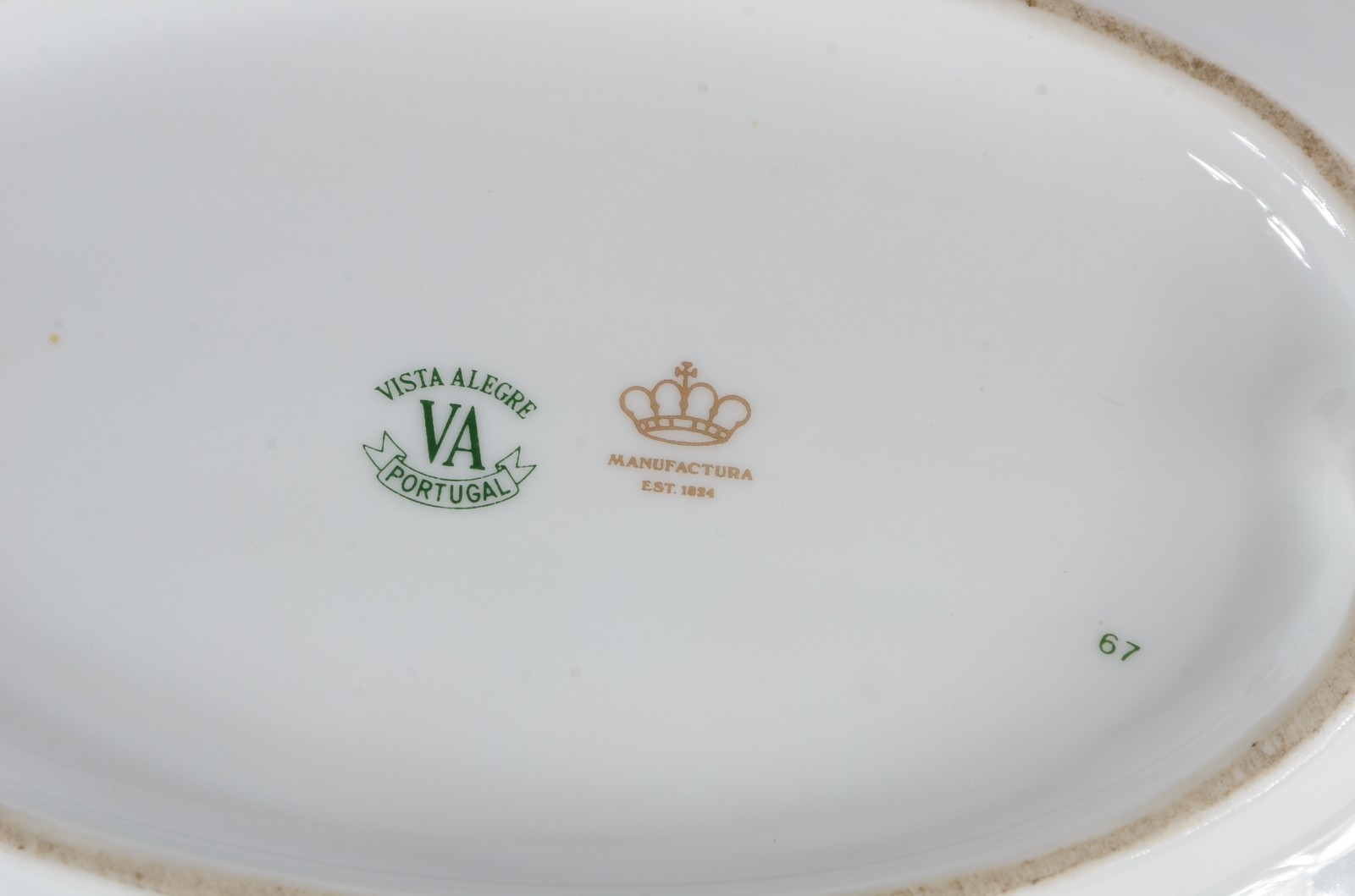 Quatro peças de porcelana de diversas procedências, sendo: fruteira... - foto 8 de 10