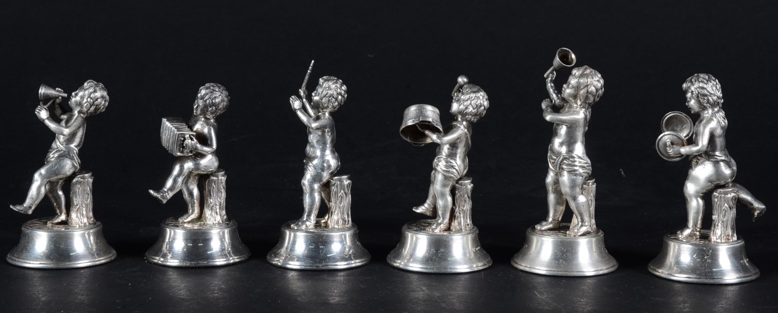 "Banda" com seis figuras de prata, contraste 925 mls. Peso total com... - foto 5 de 7