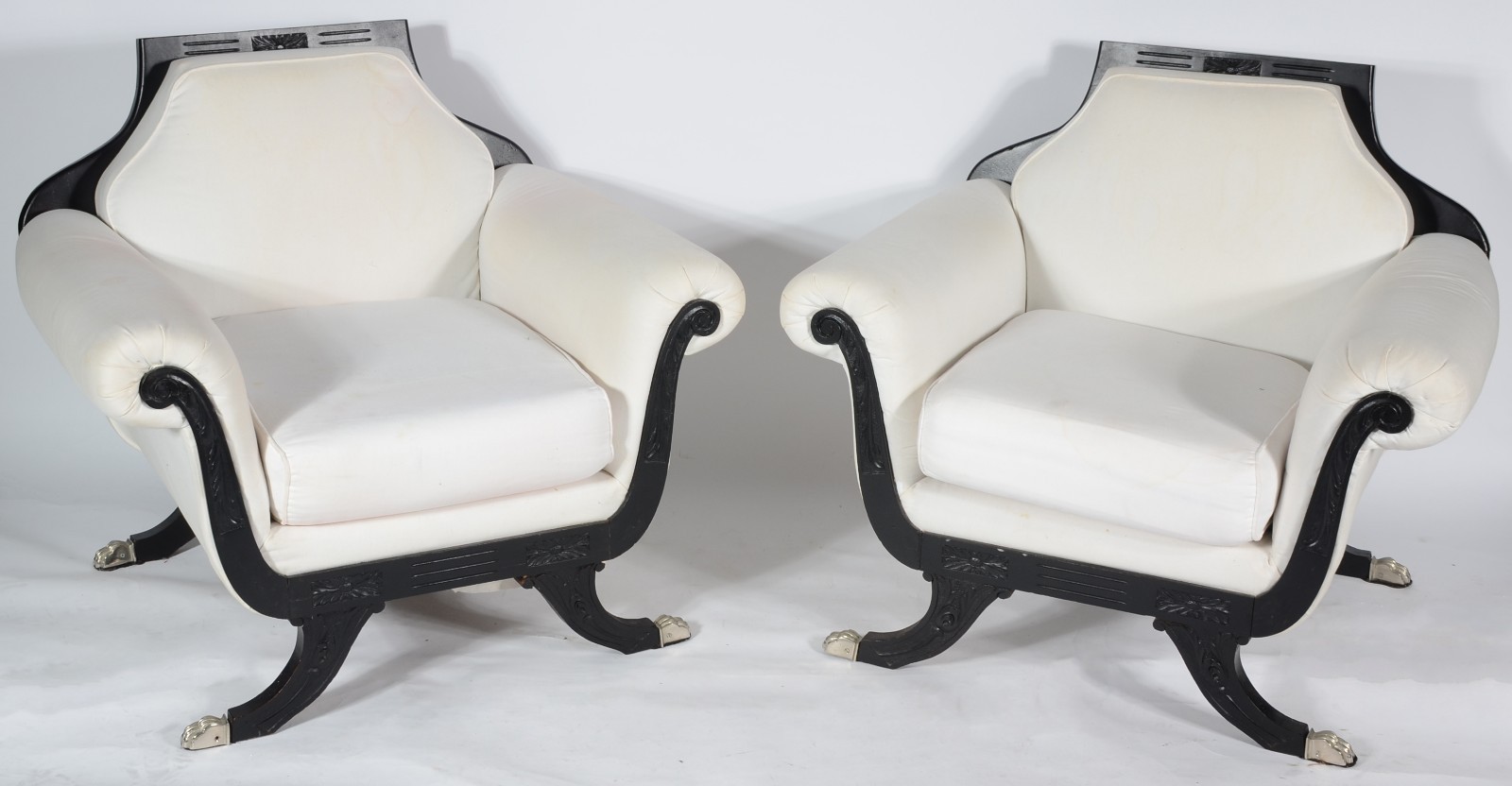 Conjunto de sofá para 3 lugares e par de poltronas de madeira nobre... - foto 8 de 10