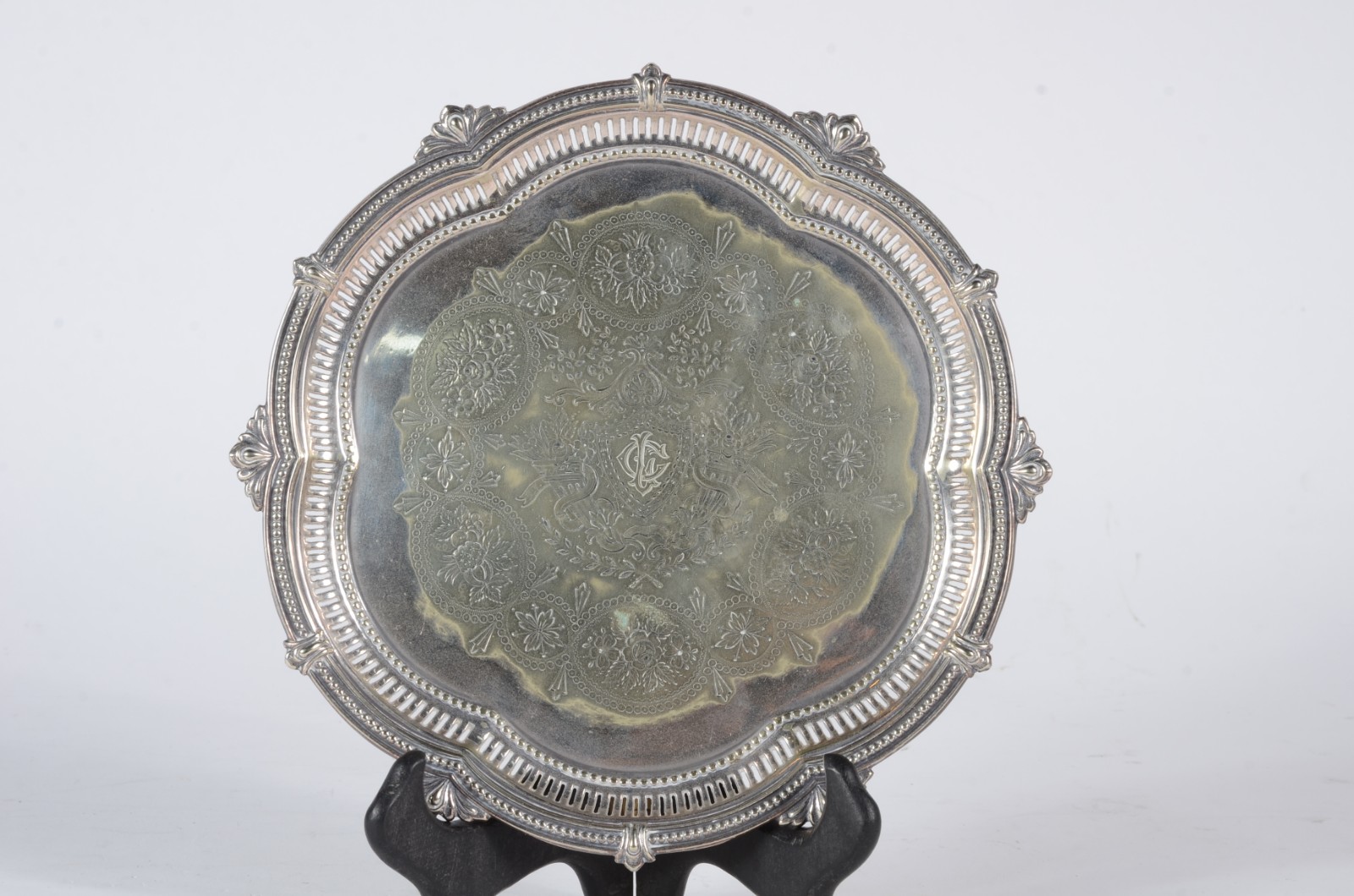Salva de metal prateado ingles Mappin & Webb, borda recortada com... - foto 1 de 4