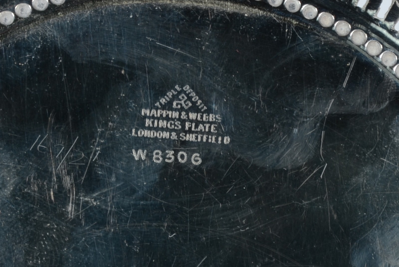 Salva de metal prateado ingles Mappin & Webb, borda recortada com... - foto 4 de 4