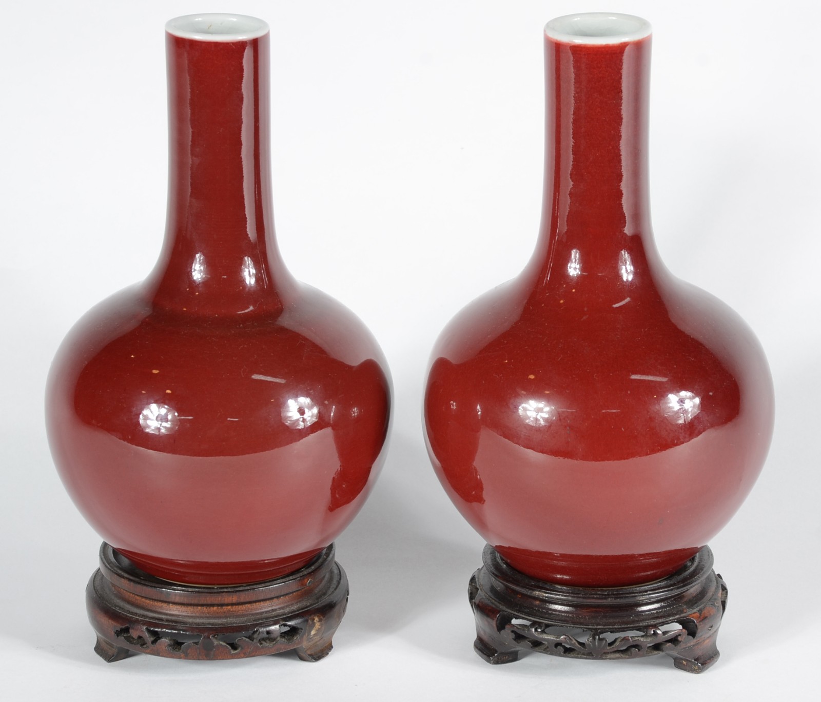 Par de vasos de porcelana chinesa "sangue de boi". - foto 1 de 5
