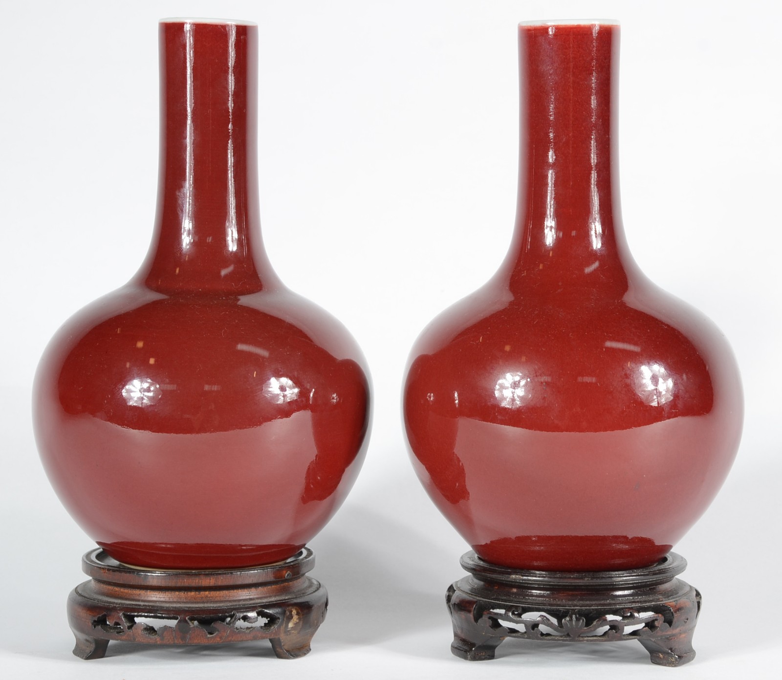 Par de vasos de porcelana chinesa "sangue de boi". - foto 2 de 5