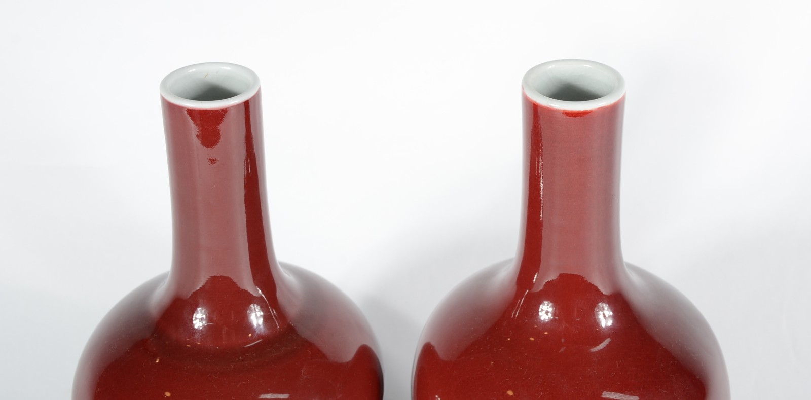 Par de vasos de porcelana chinesa "sangue de boi". - foto 3 de 5