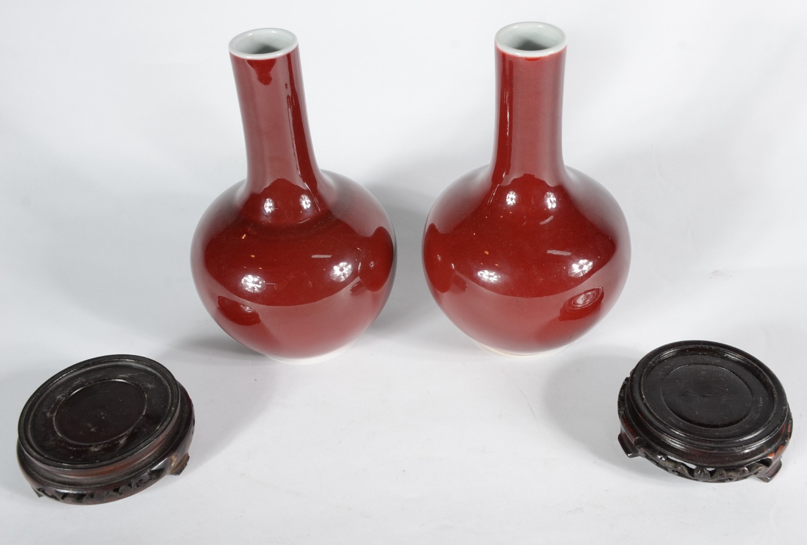Par de vasos de porcelana chinesa "sangue de boi". - foto 4 de 5