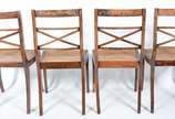 Conjunto com 8 cadeiras para sala de jantar de ... - Conjunto com 8 cadeiras para sala de jantar de madeira nobre com assentos de palhinha. e almofadas soltas. Algumas rachaduras na madeira. Desgas...