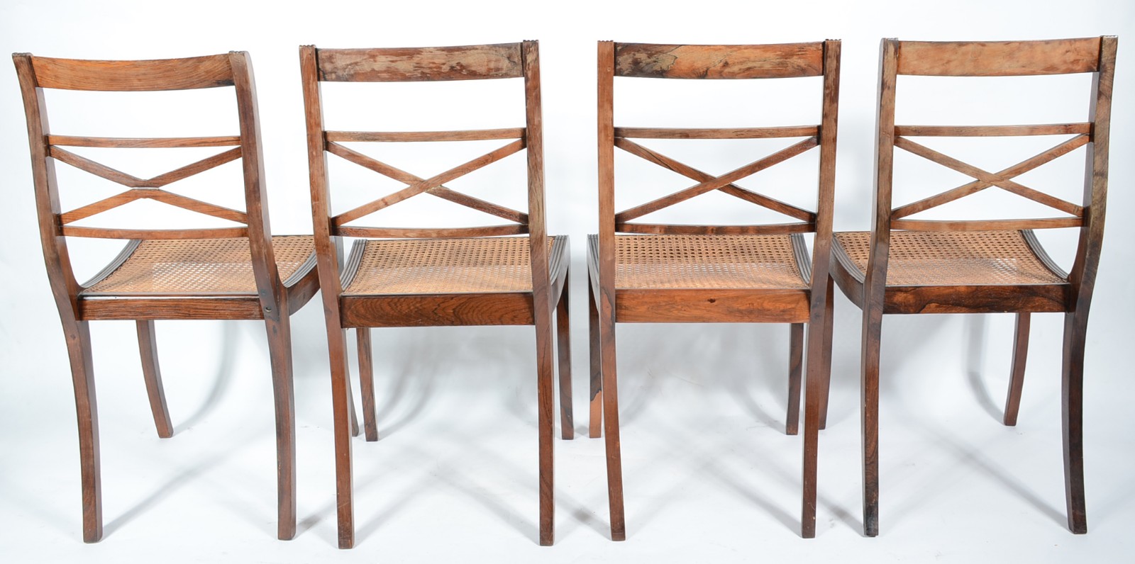 Conjunto com 8 cadeiras para sala de jantar de madeira nobre com... - foto 7 de 10