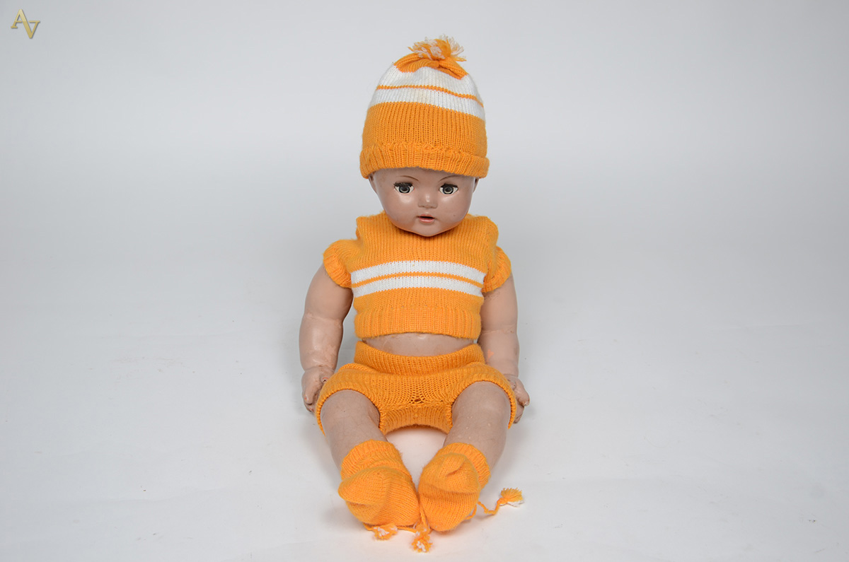 Antigo "Bebê" de coleção. Altura 55 cm.