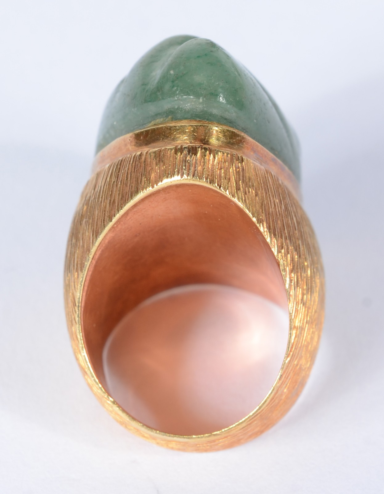 Anel de ouro 18 k., com pedra verde. Aro 12. (Por motivos de... - foto 3 de 4