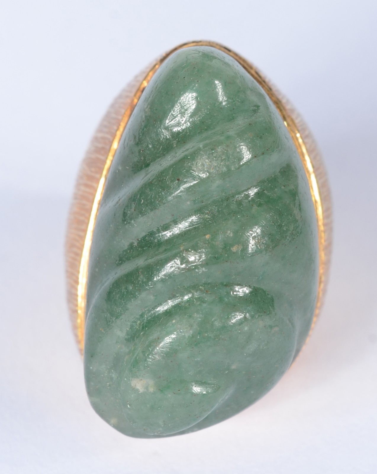 Anel de ouro 18 k., com pedra verde. Aro 12. (Por motivos de... - foto 2 de 4