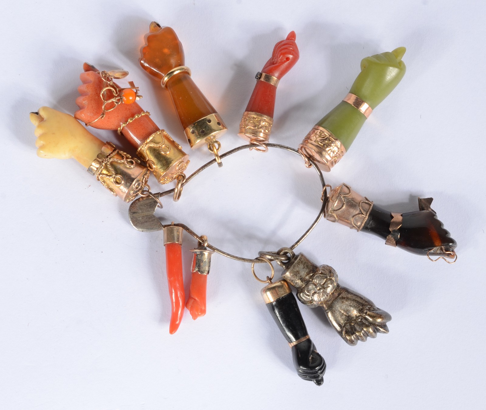 Jóias de crioula - Conjunto com 10 figas com detalhes em ouro baixo... - foto 1 de 2