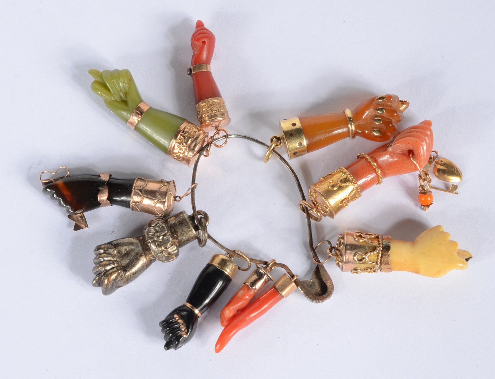 Jóias de crioula - Conjunto com 10 figas com detalhes em ouro baixo... - foto 2 de 2