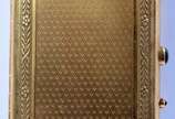 Elegante bolsa "menudiere" do tipo trousse de o... - Elegante bolsa "menudiere" do tipo trousse de ouro 18 k., contrastada. (Por motivos de segurança a peça não se encontra na loja).
