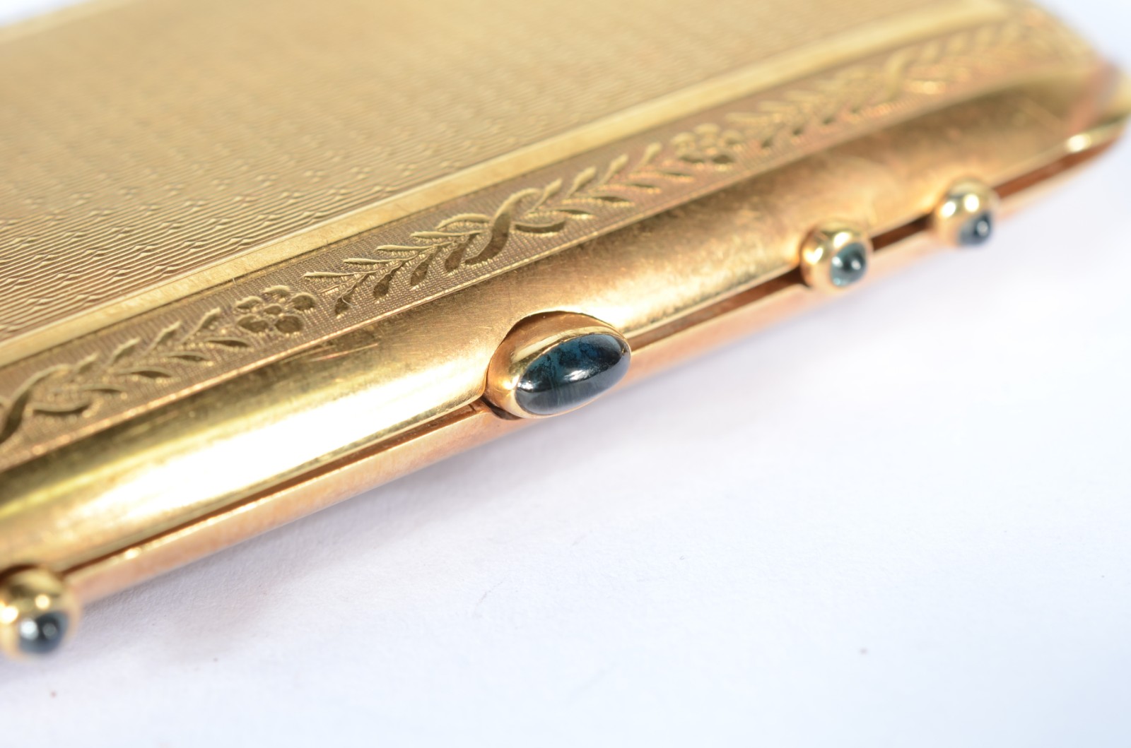 Elegante bolsa "menudiere" do tipo trousse de ouro 18 k... - foto 6 de 7